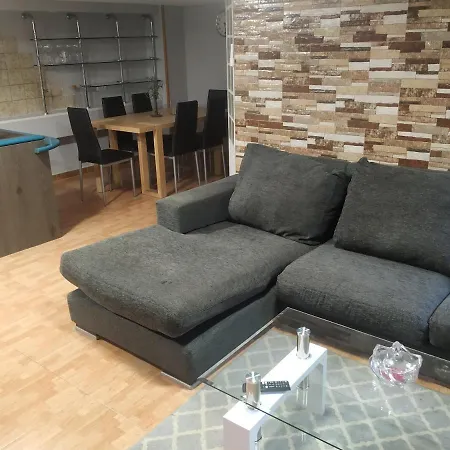 Apartamentos Deluxe Barajas-3