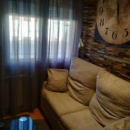 Apartamentos Deluxe Barajas-3